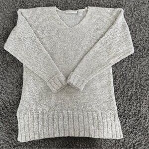 Carolyn Taylor Light Gray V-Neck Sweater Large